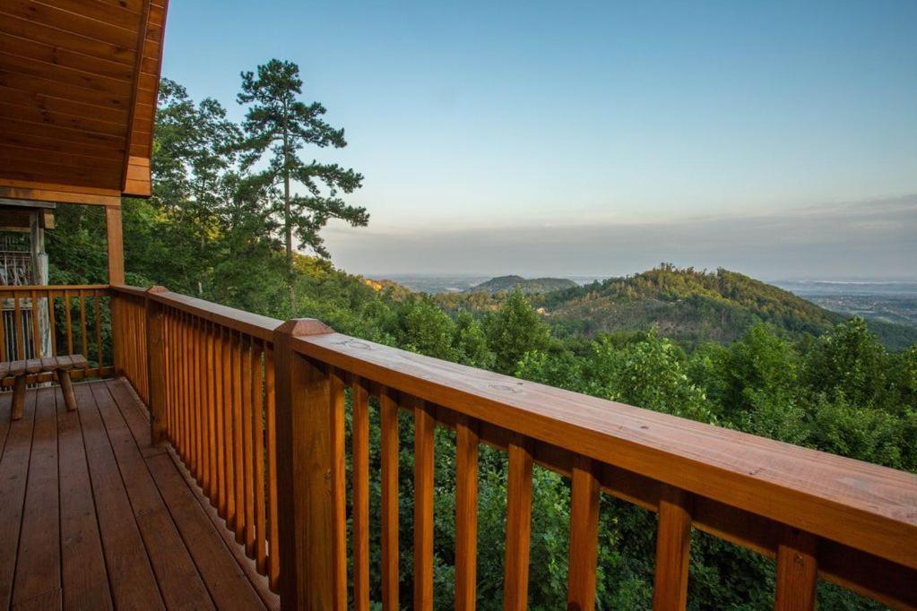 Cozy 2Br Cabin Wviews, Hot Tub, Game Room, Pool Access, Near Dollywood Free Ticket Daily! *
